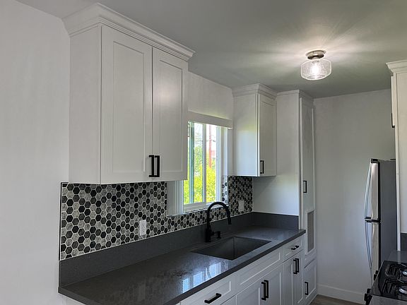 5th image of 6033 Barton Ave #8