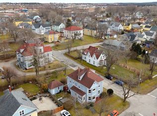 27 Carleton St, Yarmouth, NS B5A2C5