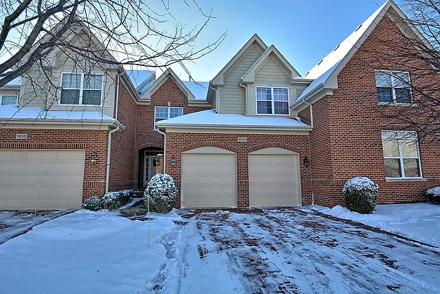 1015 Hickory Dr photo 1