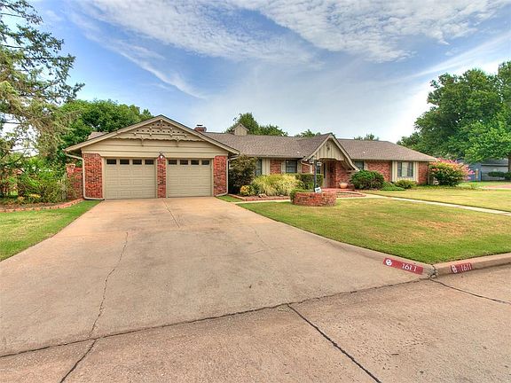 2nd image of 1611 Holliday Dr