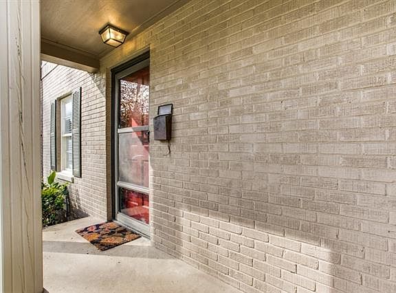 3rd image of 6438 Bordeaux Ave