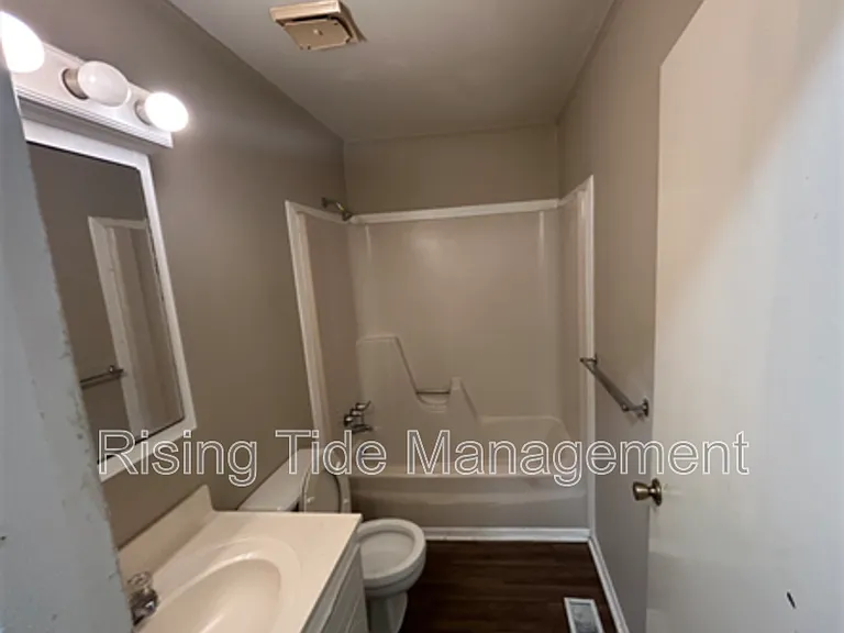 1308 Airport Ln SW — Photo 5