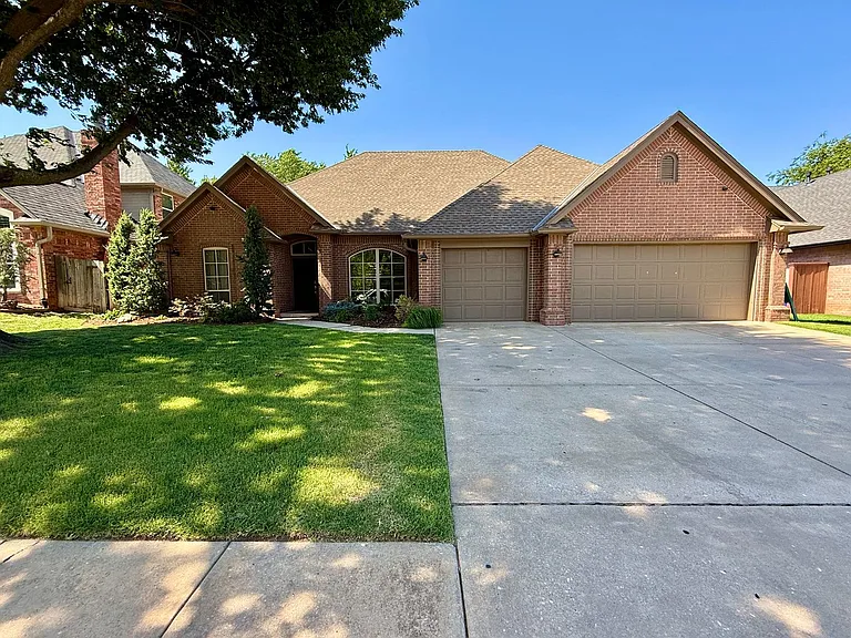 4205 Harrogate Dr — Photo 3