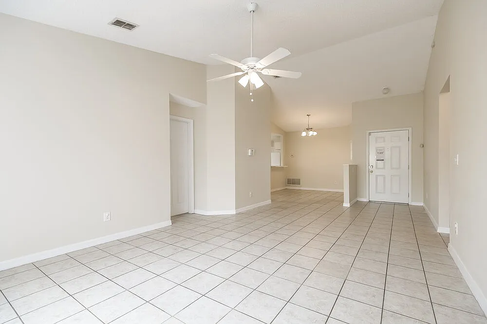 3 bed, 2.0 bath, 1330 sqft, $1,865 — Photo 3