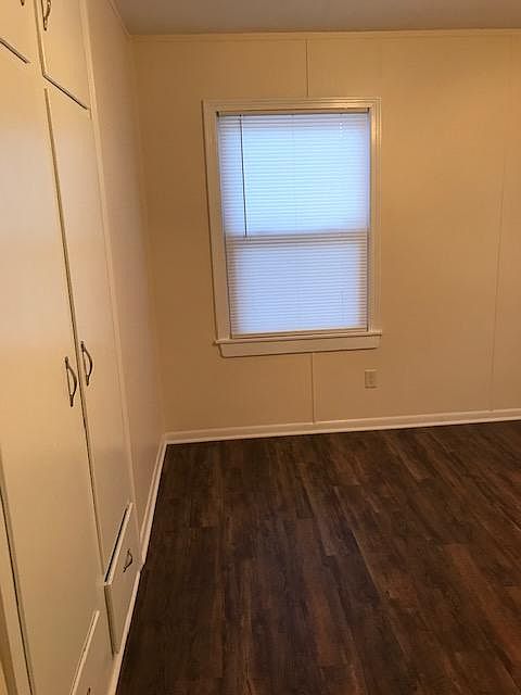2nd image of 302 Pembroke Ln
