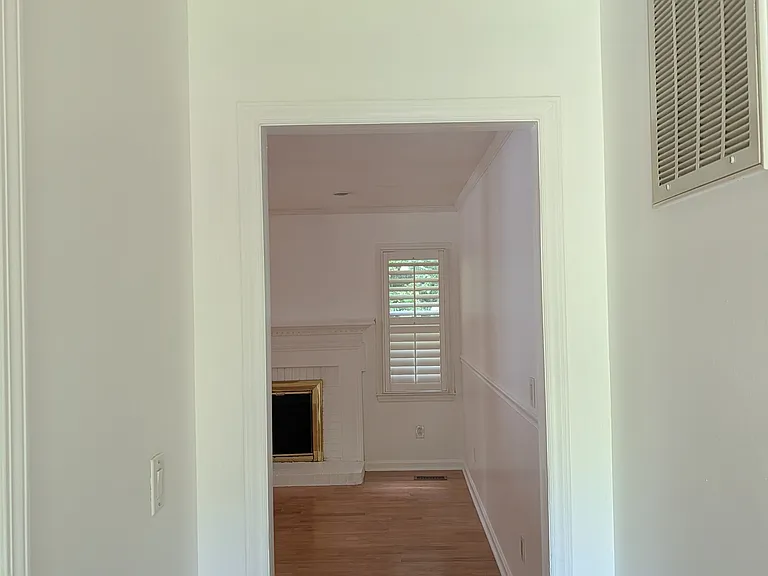 959 Foxborough Rd — Photo 28