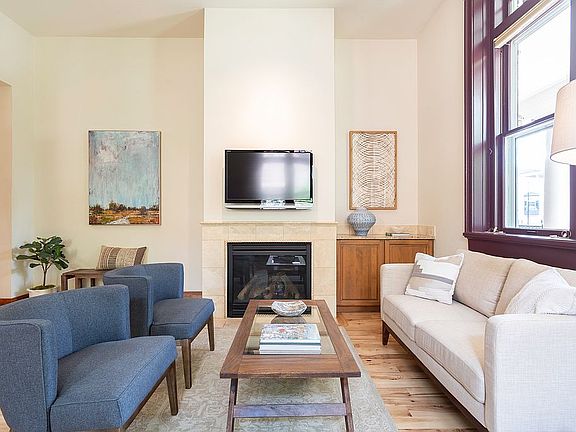 TV, Gas Fireplace