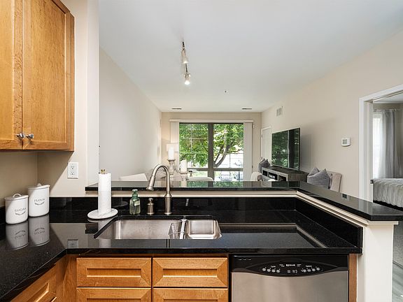 4th image of 24 Avenue At Port Imperial APT 112