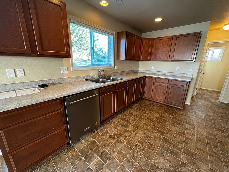 1391 Foreman Rd — Photo 8