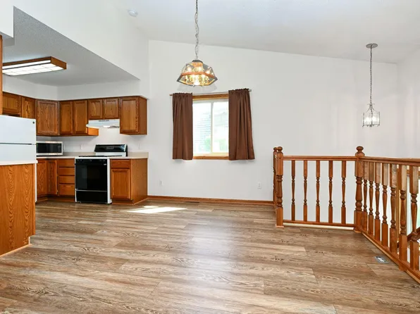 3761 Robin Ln, Eagan, MN 55122