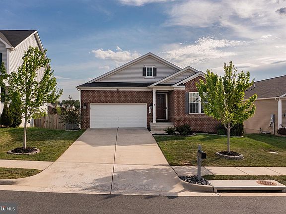 4th image of 104 Savannah Way