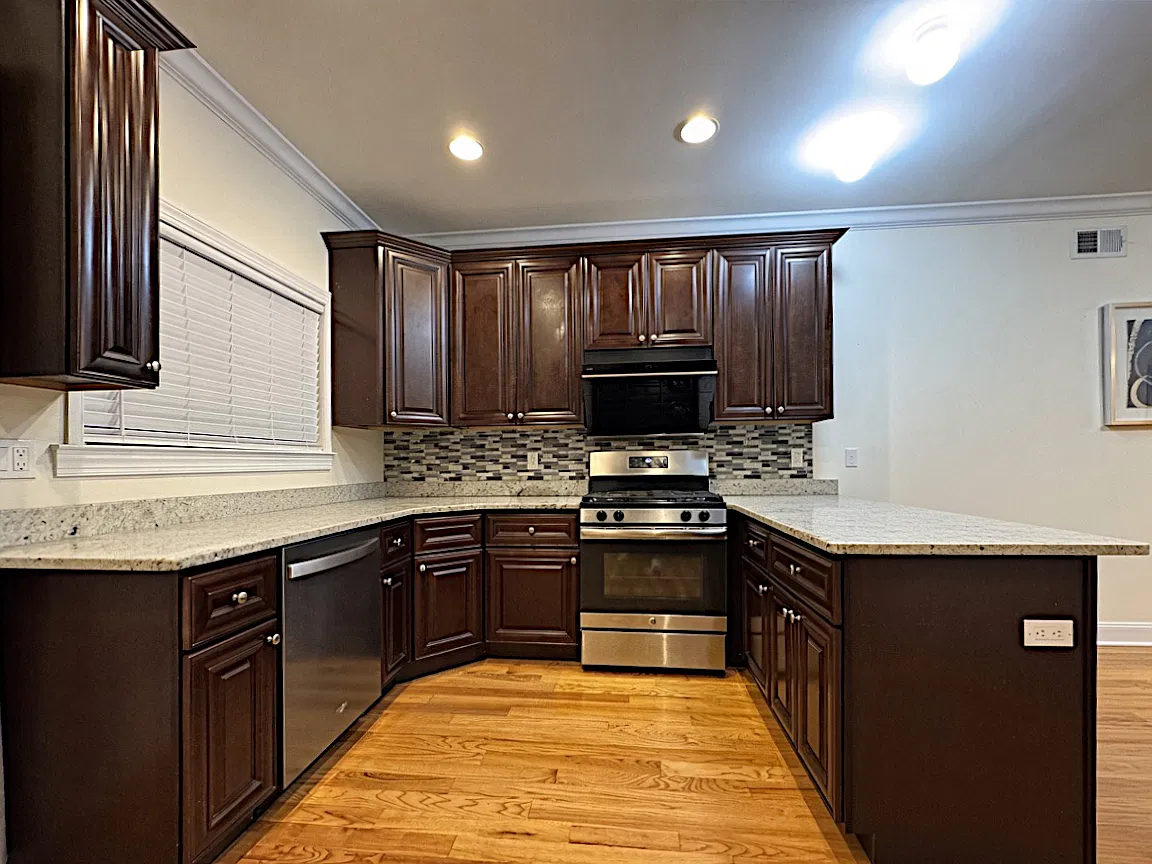 3 bed, 2.5 bath, 1817 sqft, $3,500 — Photo 3