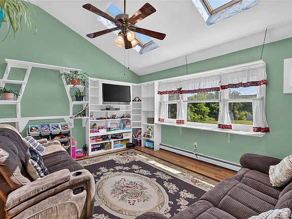 2nd image of 14 Blossom Grove Court