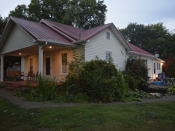 3rd image of 900 N Main St