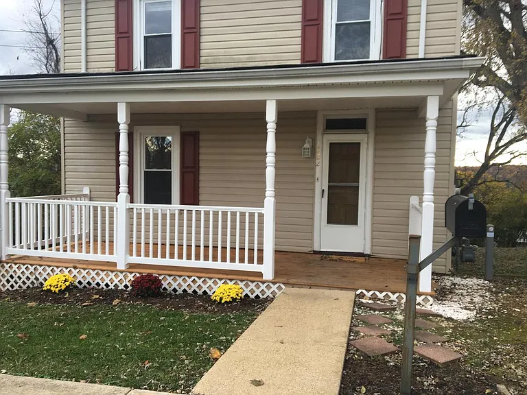1302 W Johnson St — Photo 1