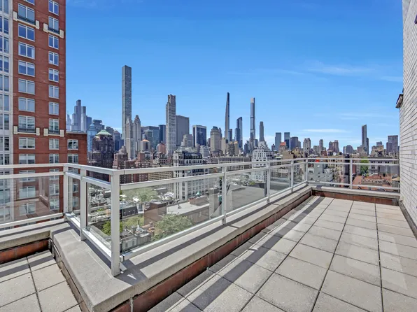 165 East 66th Street image 3 of 13