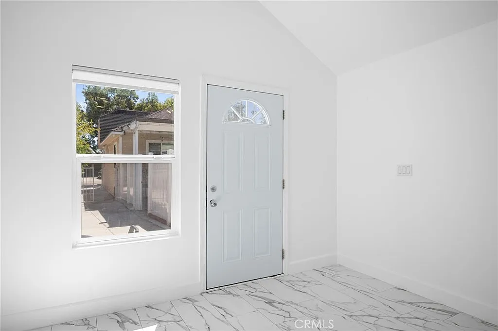 Studio, 400 sqft, $1,850 — Photo 3