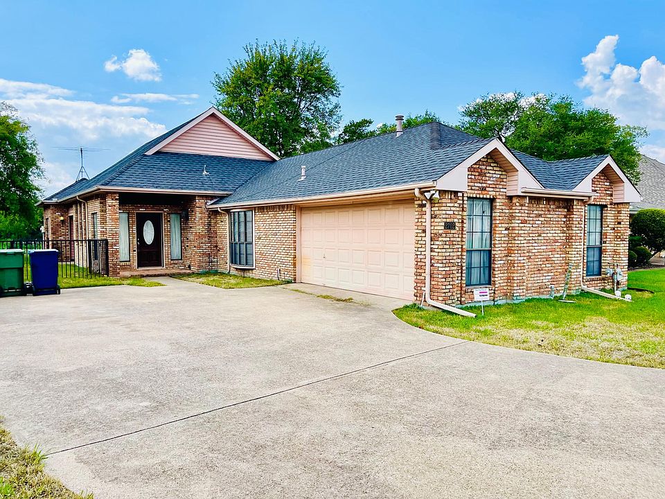 1st image of 2702 Big Oaks Dr