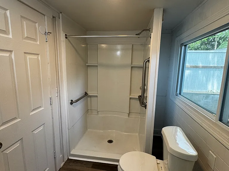975 Collinwood Ave — Photo 6