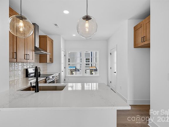 5th image of 3019 Casting St #8