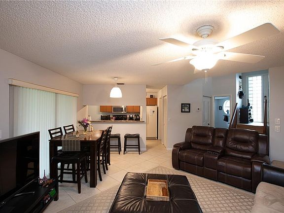3rd image of 327 NW 36th Avenue