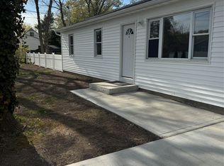 1 Pine Rd, Middle Island, NY 11953