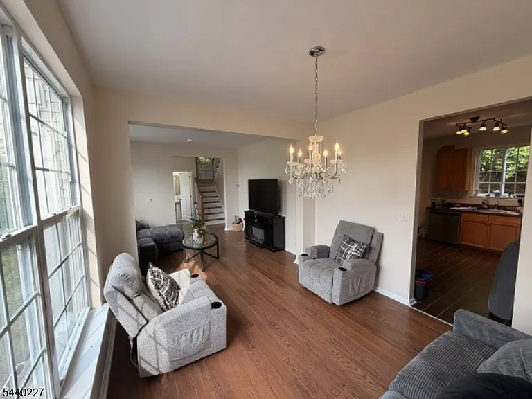 310 Winding Hill Dr — Photo 4