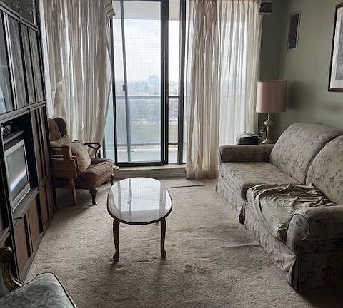 3rd image of 21 Knightsbridge Rd #805