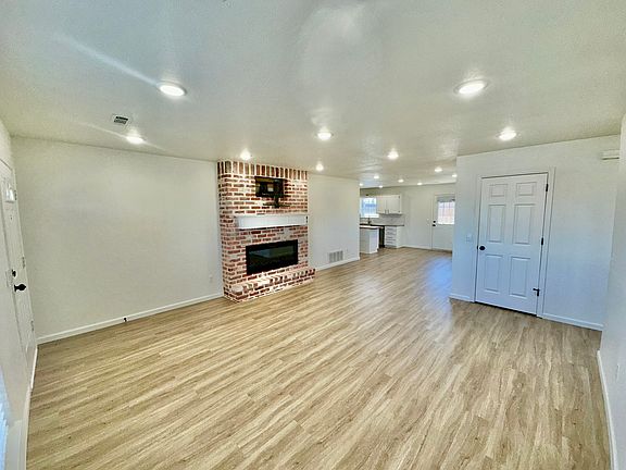 3rd image of 800-802 E Kara Ln #800