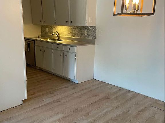 3rd image of 305 Menlo Dr #305
