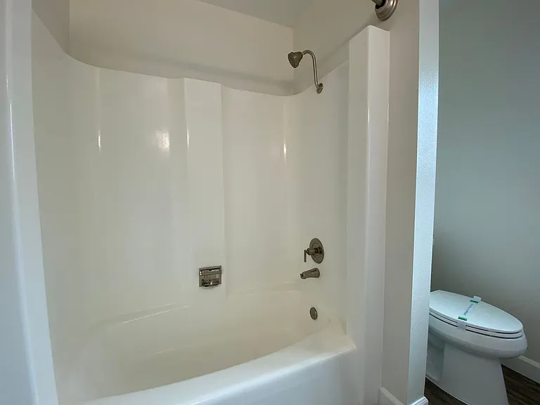 El Camino Grove Apartment Homes — Photo 7