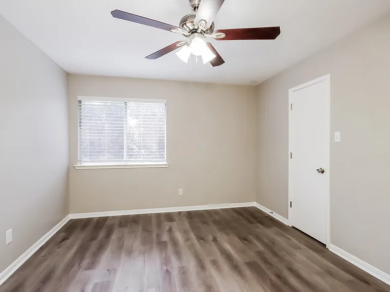 2802 Fox Mountain Dr — Photo 17