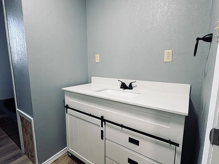 235 S Railroad Ave — Photo 7