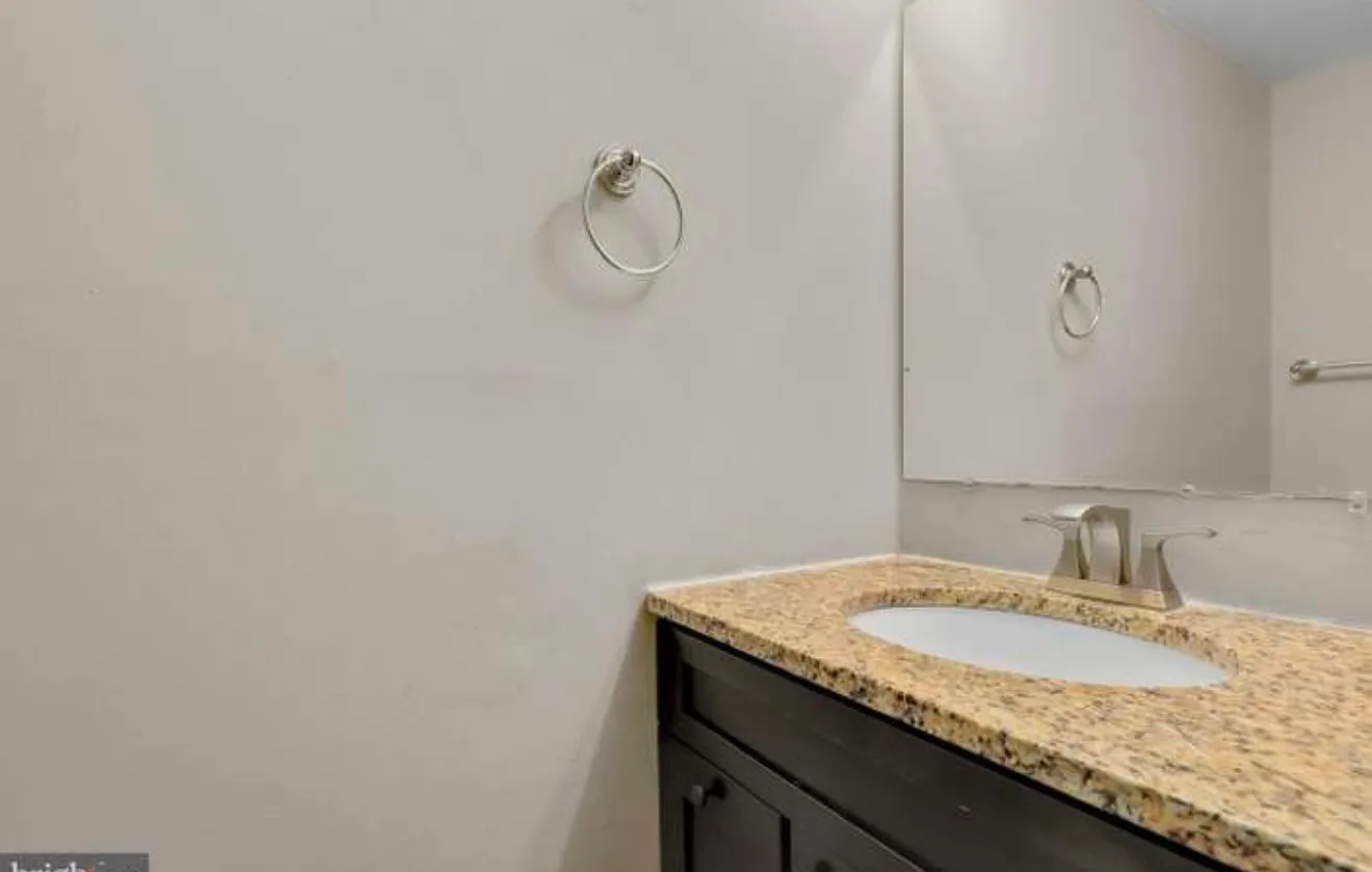 4 bed, 2.5 bath, 1120 sqft, $3,600 — Photo 4