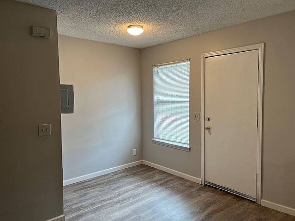 4th image of 3016 Delaware Ave