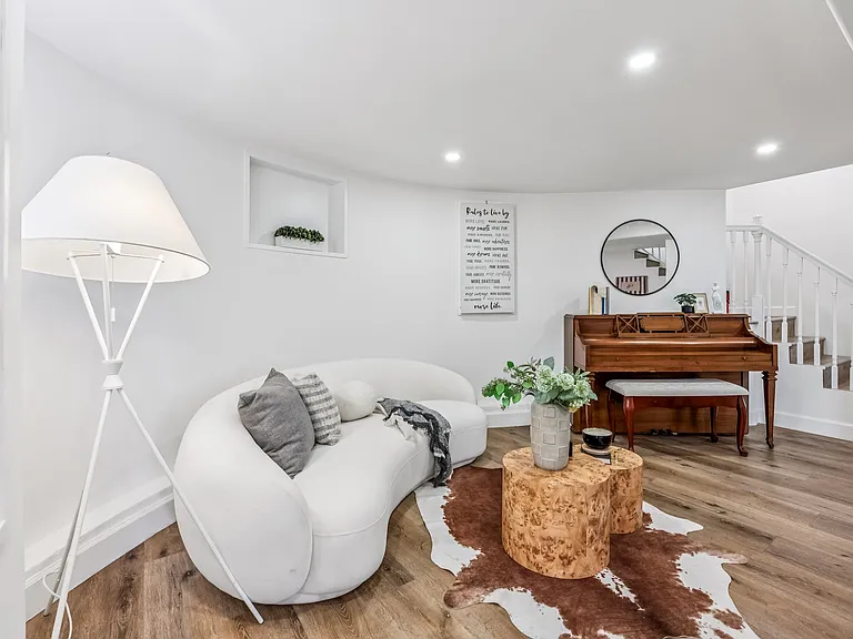 610 Hillcrest Blvd — Photo 39