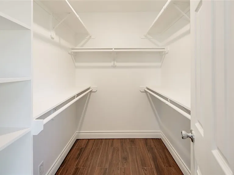 1302 Hackberry St — Photo 13