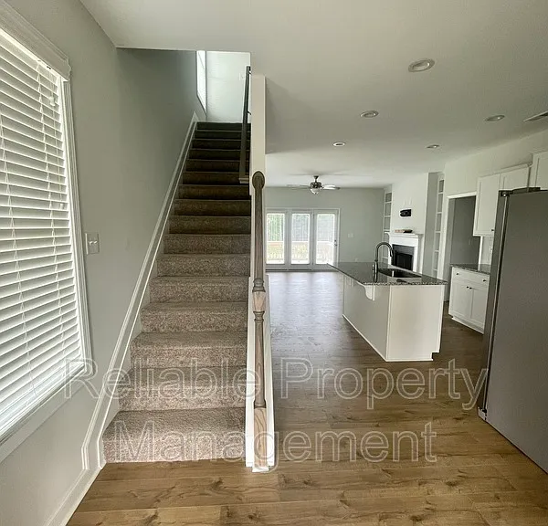 237 Brisbane Dr — Photo 2