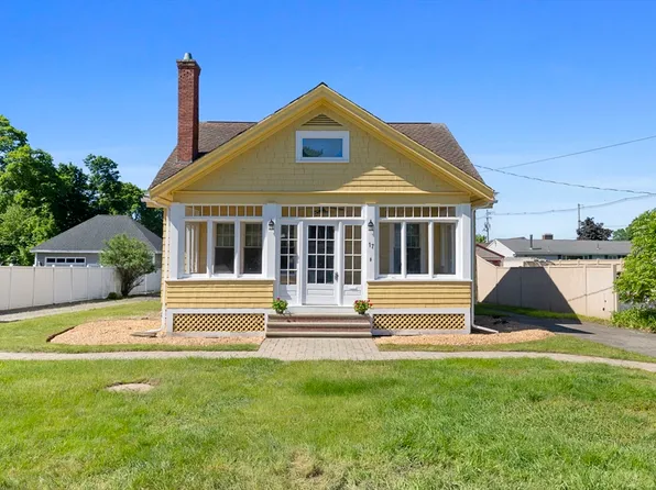 17 Munroe St, Lynnfield, MA 01940