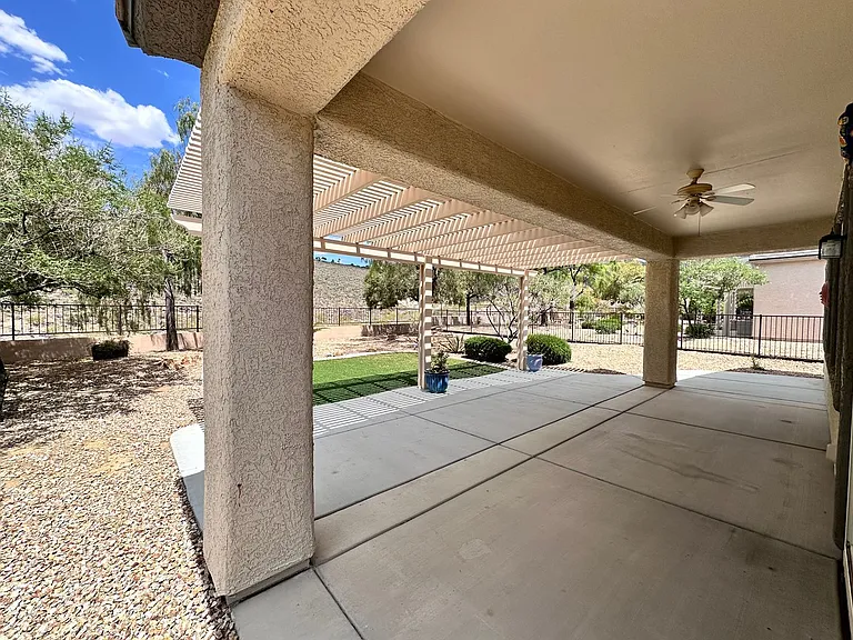2266 Jada Dr — Photo 2