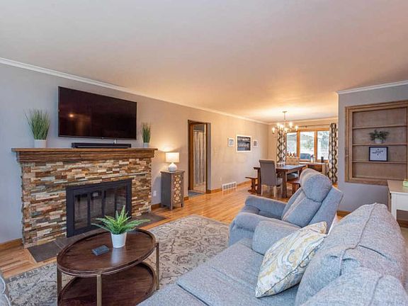 4th image of 526 E Schreyer Pl