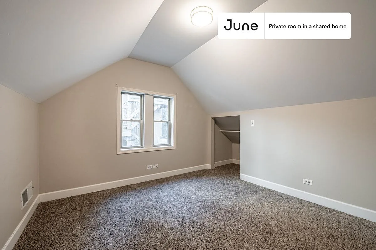 Building Photo - 1847 W Armitage Ave #D