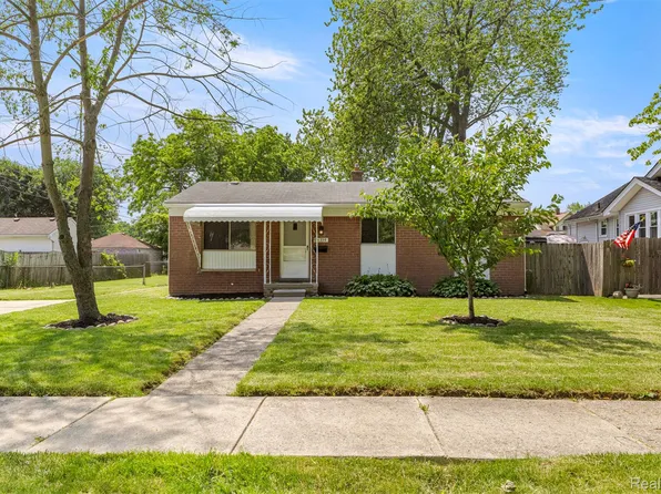 26339 Hollywood St, Roseville, MI 48066