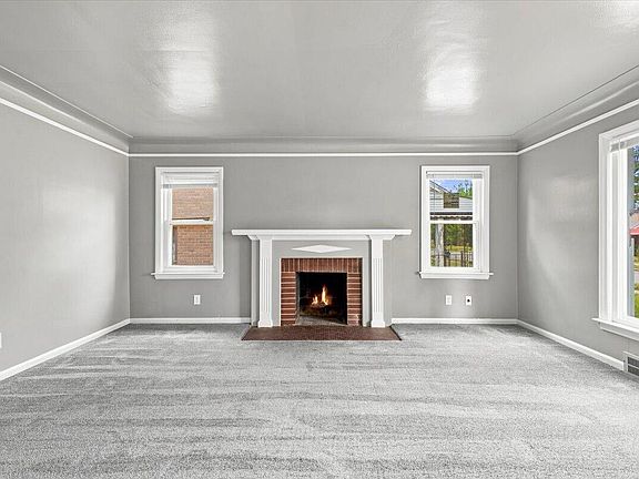 5th image of 16143 Oakfield St