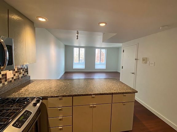 3rd image of 256 1/2 S 3rd St Floor 2