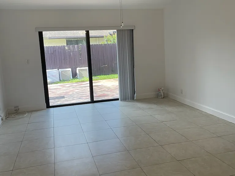 11298 SW 116th Ter — Photo 3