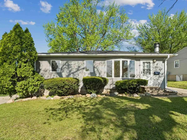 940 Littlefield Rd, Waterloo, IA 50701