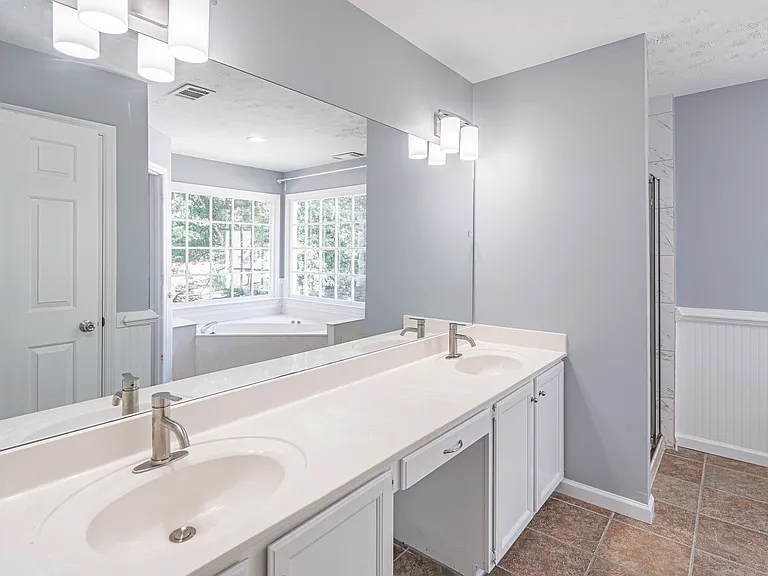 1321 Yorktown Cir — Photo 9