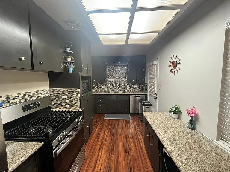 1406 W Howard Ave — Photo 11