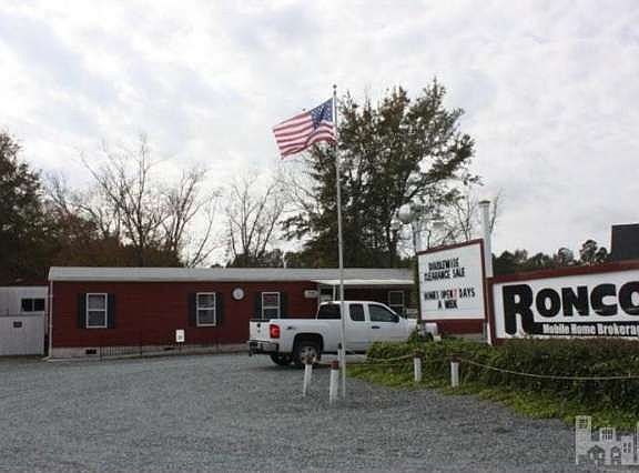 4th image of 893 Village Rd
